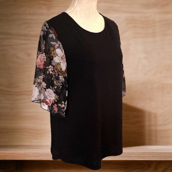 Emery Rose, Medium, Black Top w/ Sheer Flutter Short Sleeve with Roses - Picture 3 of 4